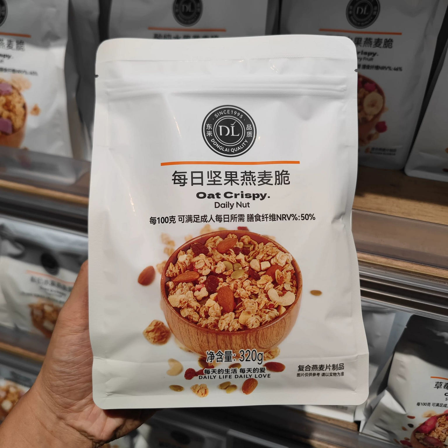 daily nut oatmeal crisps 320g 320 g