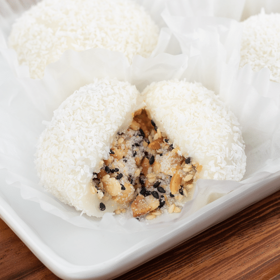 weee_bakery_Black sesame & Peanut Mochi 6 pieces 1 each