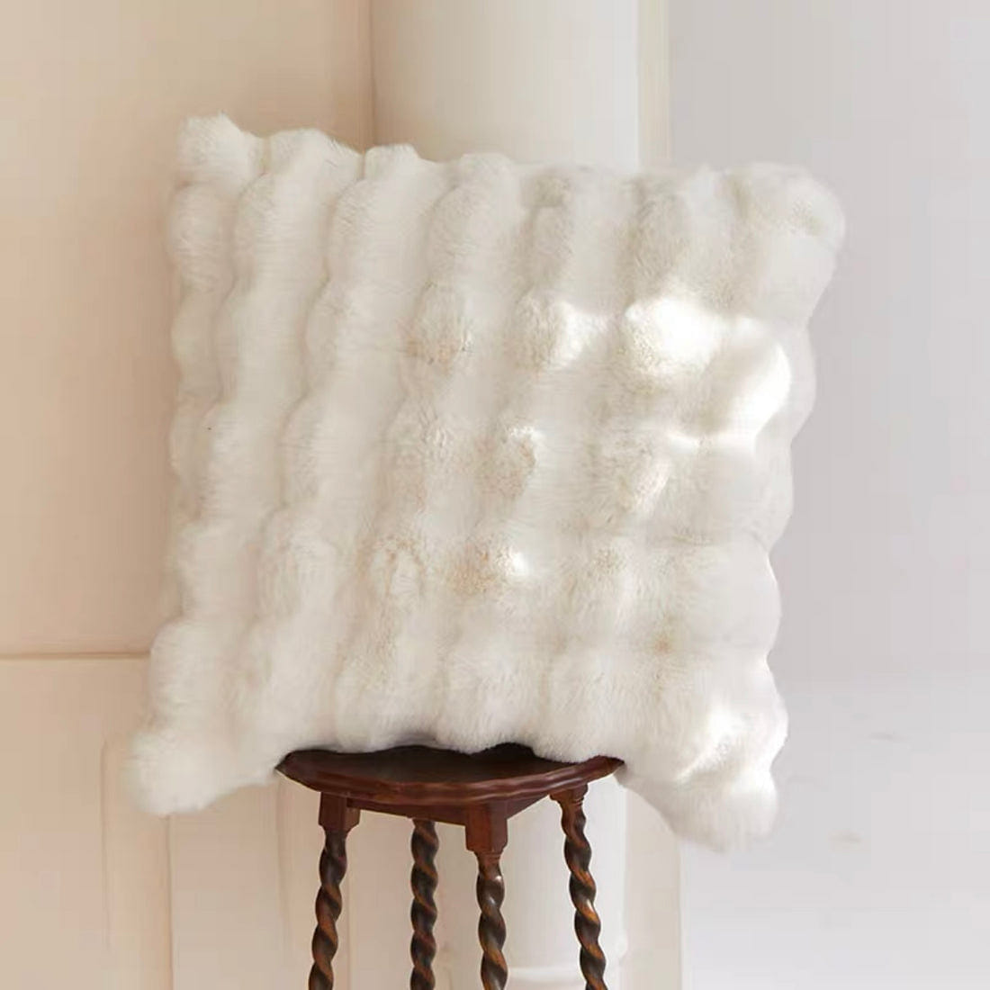 LULLABUY Tuscan Imitation Fur Throw Pillow White 50x50cm 2000 กรัม