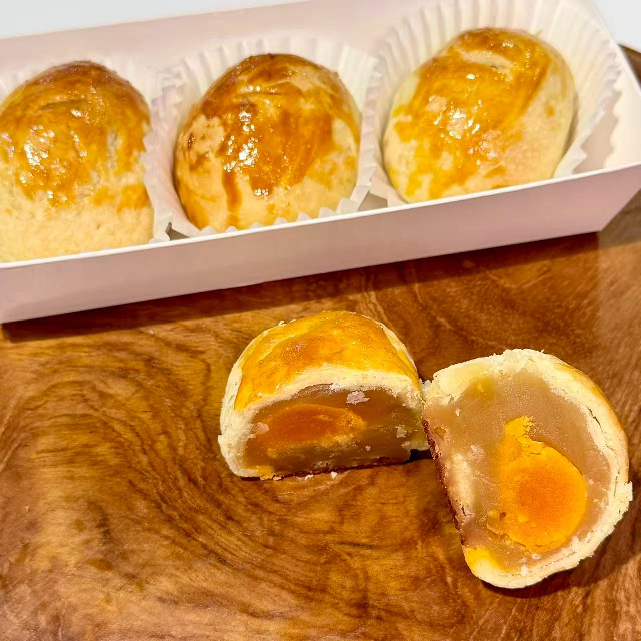 Egg yolk with lotus seed paste mooncake 3pcs 1 each
