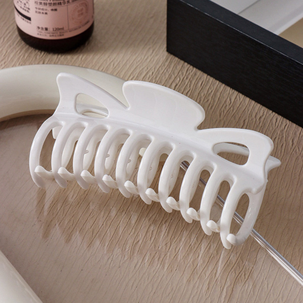 Soft silicone hair clips Butterfly claw clip white 1 phần