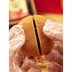 Yunnan ham egg yolk mooncakes in bulk 1000 g