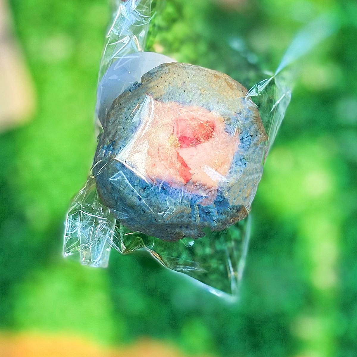 Butterfly Pea Flower Strawberry Cream Cheese Scone 70 กรัม