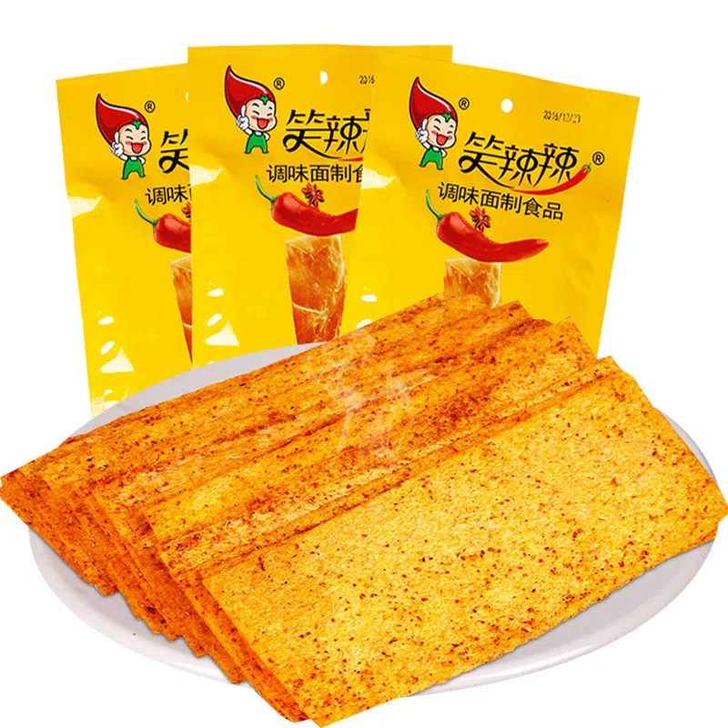 Laughing spicy spicy India flying cake spicy strip big spicy slice 8090 after nostalgic leisure childhood food 14g*2 packs. 28 그램