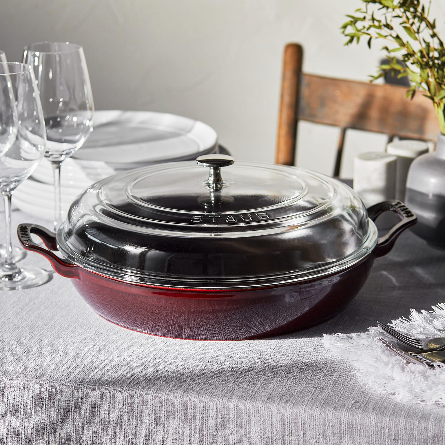 STAUB Cast Iron 3.5-qt Braiser with Glass Lid 3.5-qt / Grenadine 1 ส่วน