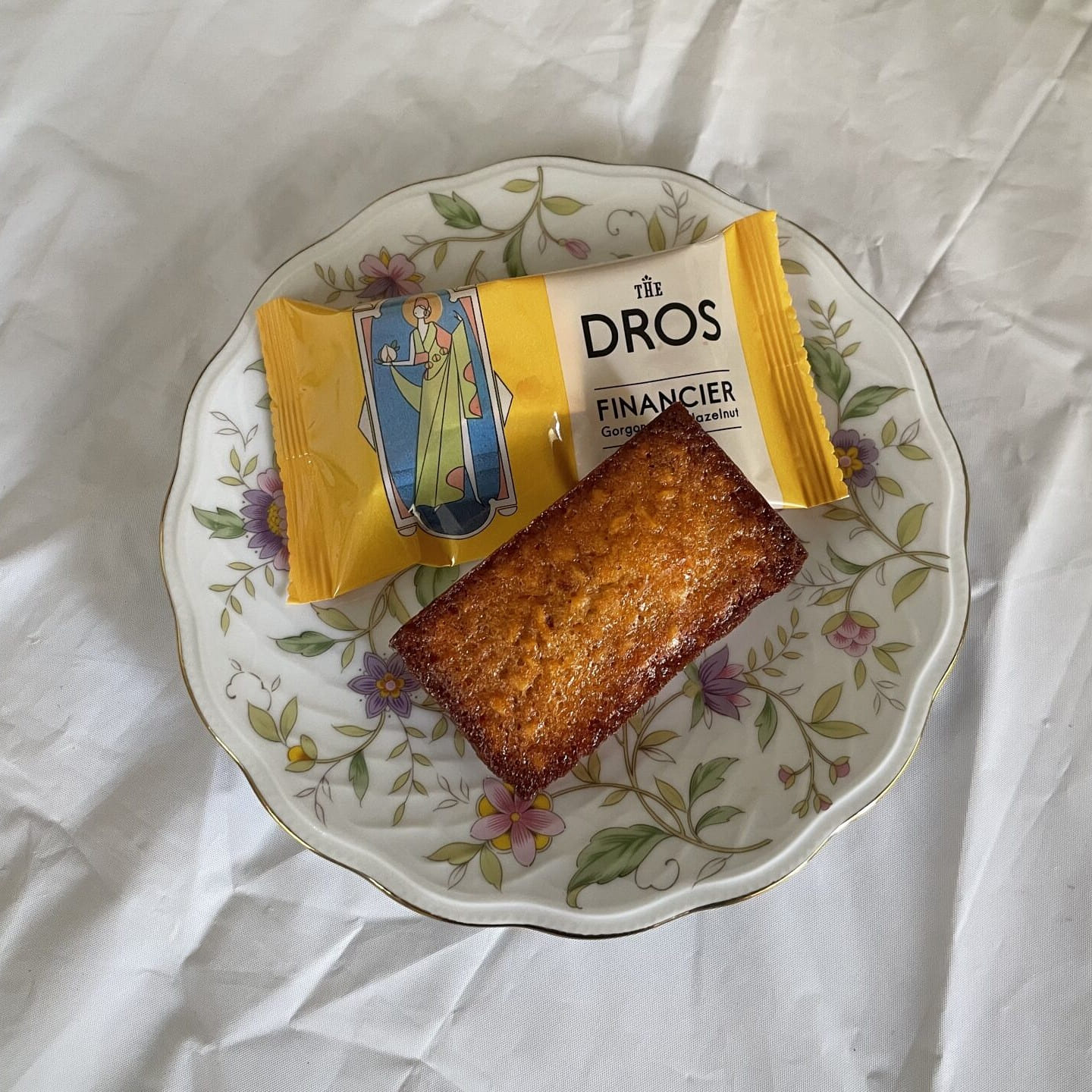 The Dros Financier [Gorgonzola & Hazelnut]  Popular Snack at Tokyo  8 Pieces 1 ส่วน