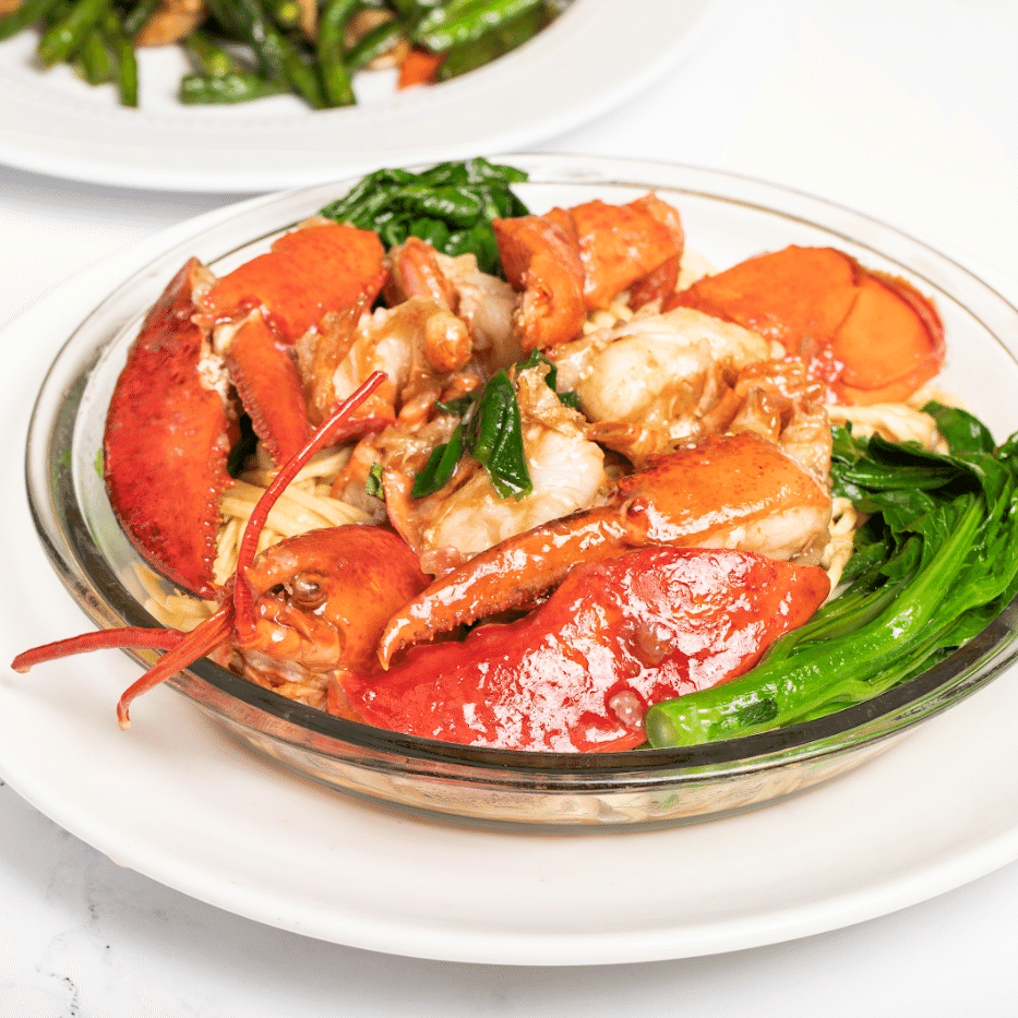 Lobster E-fu Noodle About 1.25 pounds lobster 1 ส่วน