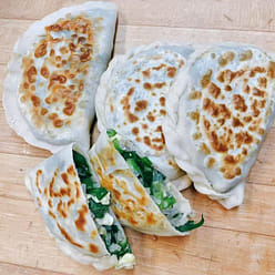Fried Chinese leek dumpling 3 pieces 1 each