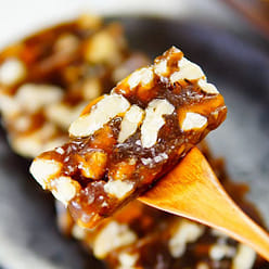 Shanghai specialty pear paste walnut cake 388g 388 g