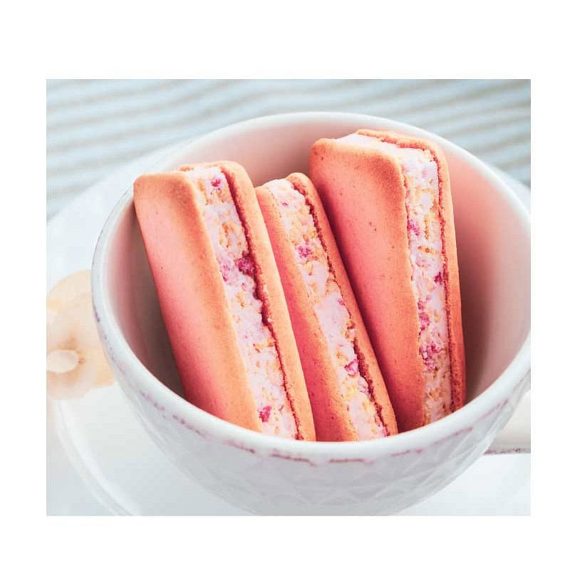 Ichigo Kirara Strawberry Whipped Chocolate Sandwich Cookies 3 pcs 1 ส่วน