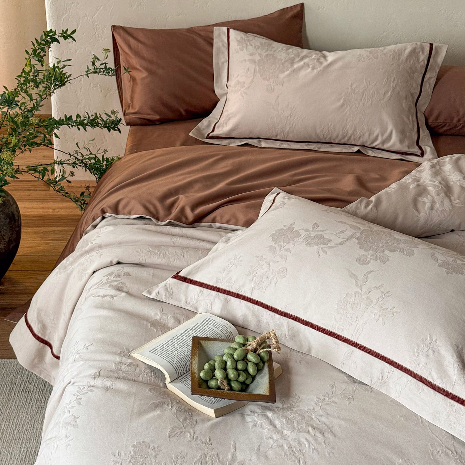 Botanica Luxe Bedding Set Mocha Brown-Twin 2000 g