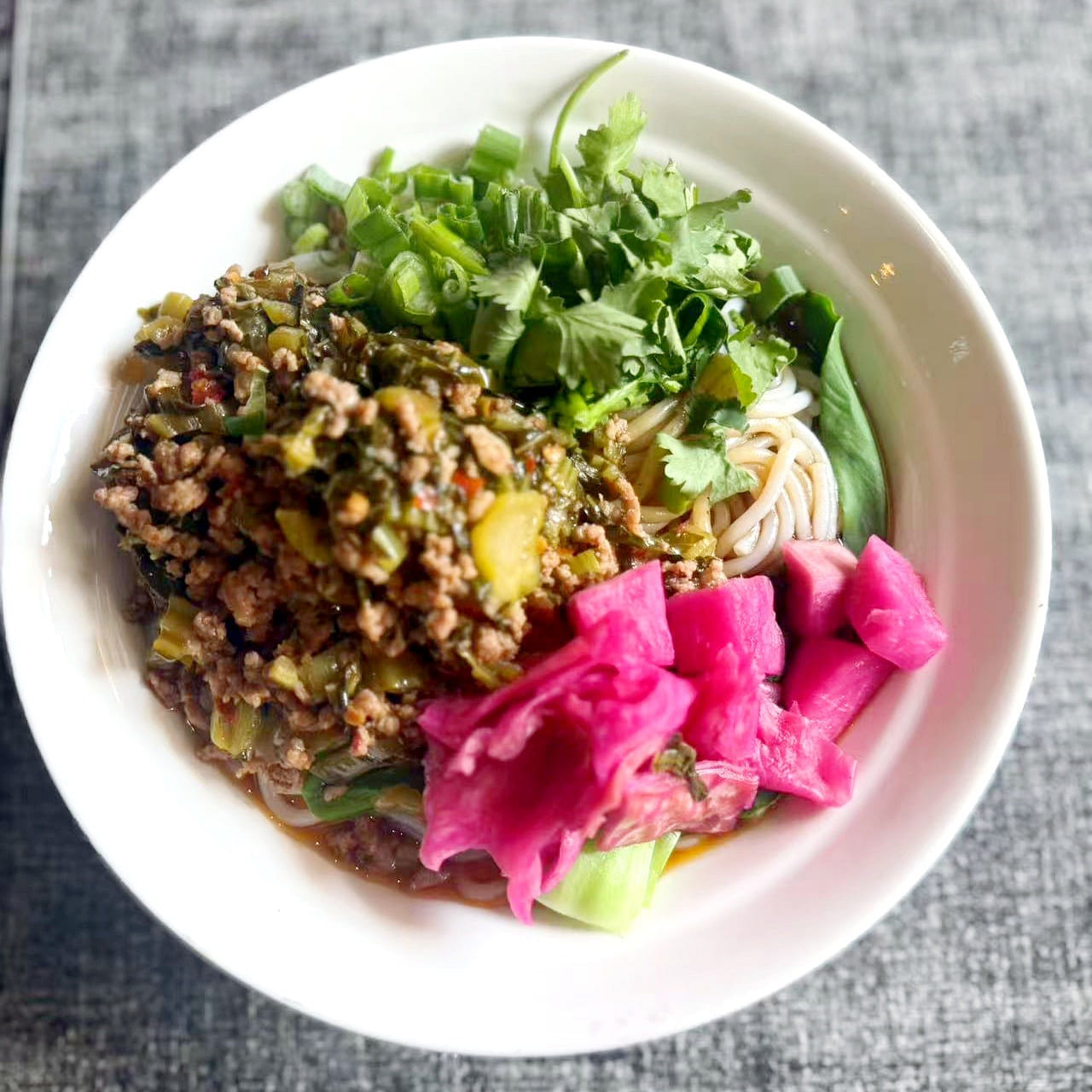 Guizhou-Style Rice Noodles with Pickled Greens and 1 개