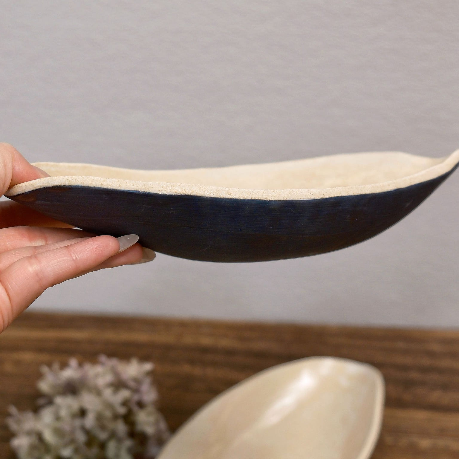 Artist Maki Sugita 24.5cm Leaf Plate - Black 1 count