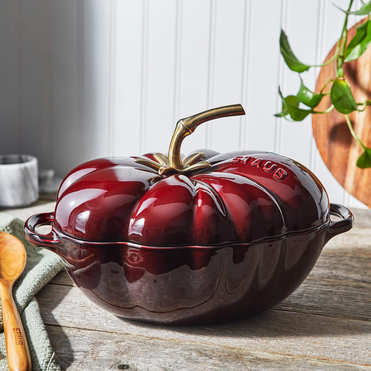 STAUB Cast Iron 3-qt Tomato Cocotte 3-qt / Grenadine 1 개