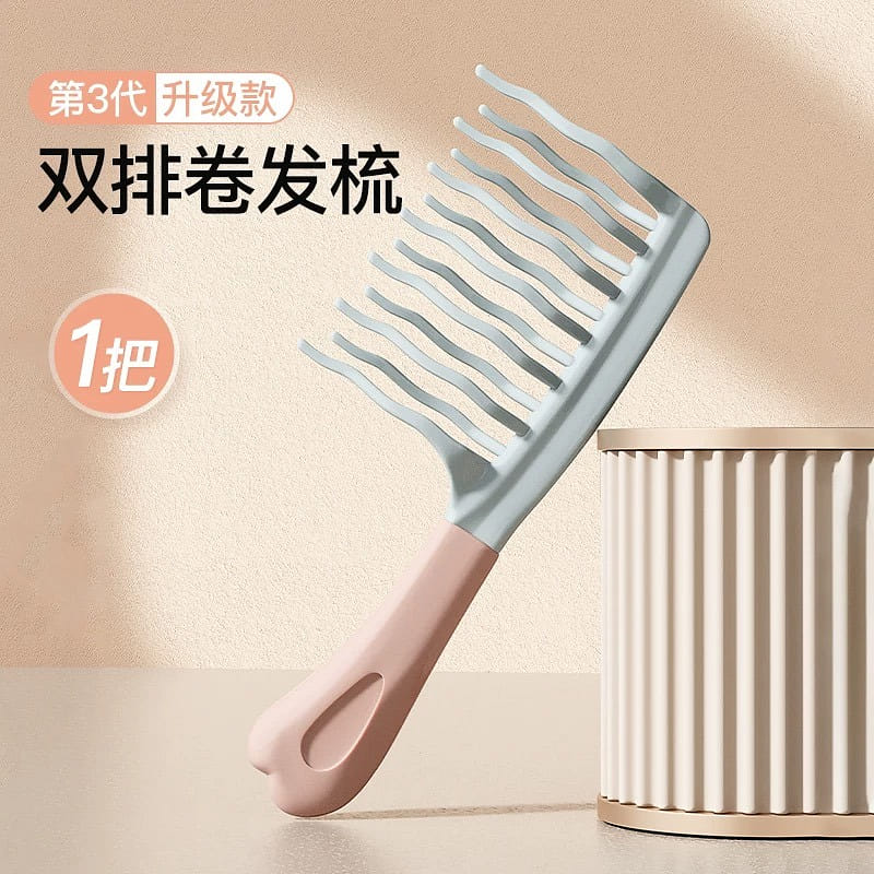 A specialized comb for curling hair. 1 다발
