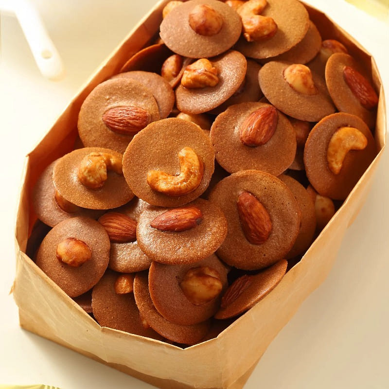 Nutty Shortbread Macadamia Biscuits; 70 g