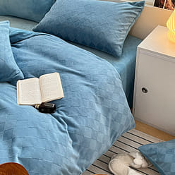 LULLABUY奶冻小方牛奶绒床品 三件套 蓝丝绒泡芙 Twin Size 2000 克