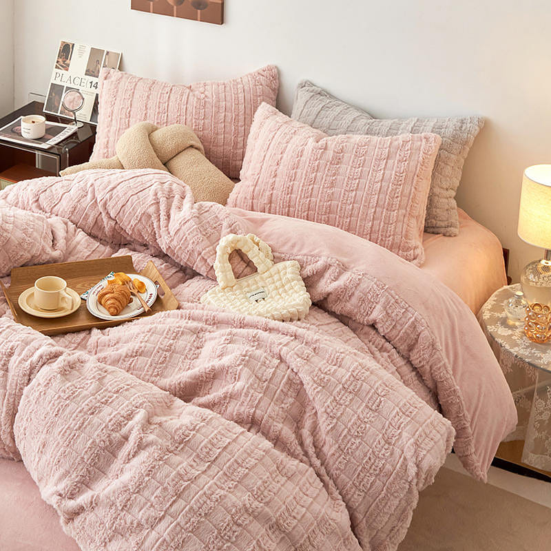 LULLABUY高级感慵懒系人造兔绒秋冬四件套 草莓大福 Queen Size 2000 克