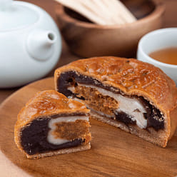 Mochi Red Bean Mooncake w. Egg Yolk 200g 1 each