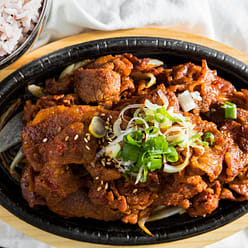 Spicy Pork Stir-Fry in Gochujang Sauce 14 oz