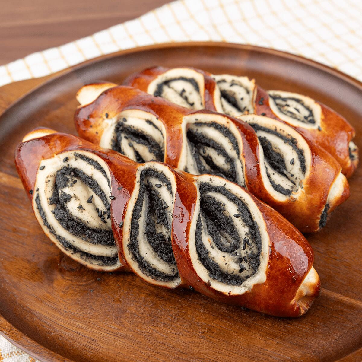 Black Sesame Pretzel Bread (Microwave 15-20s) 1 each