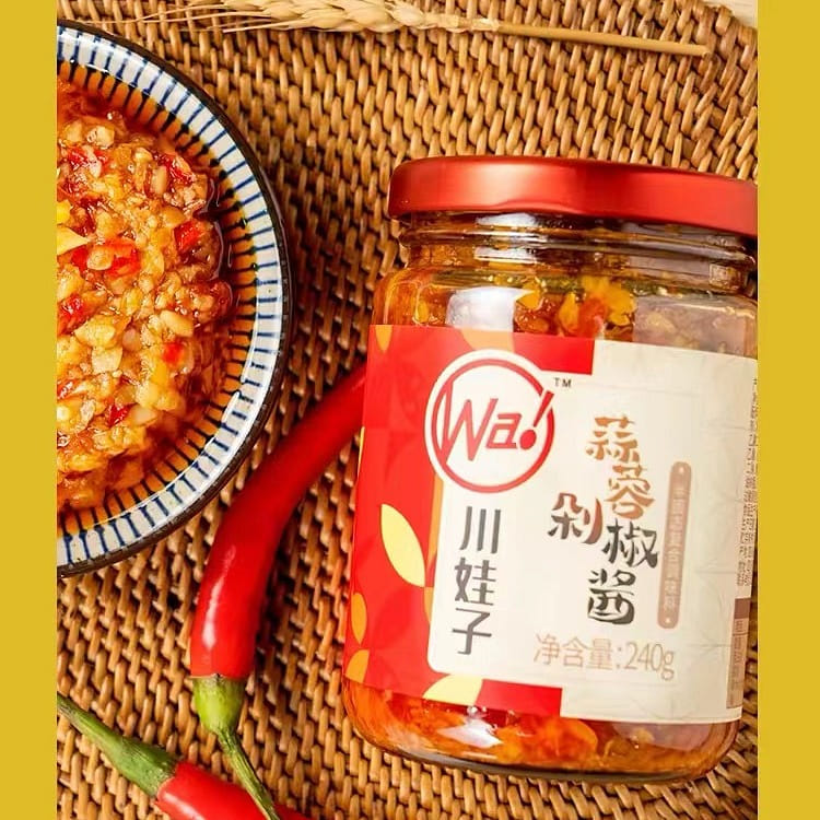 ChuanWaZi Minced garlic with chili sauce 240g*1 can 230 กรัม