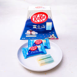 NESTLE KitKat Blueberry Cheesecake FlavorBB3/30/26 9 count