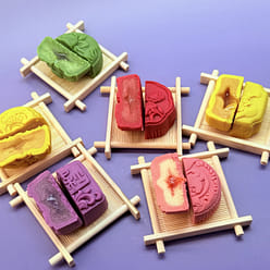 Peach Matcha Blueberry Cranberry Durian Mooncake 360 g