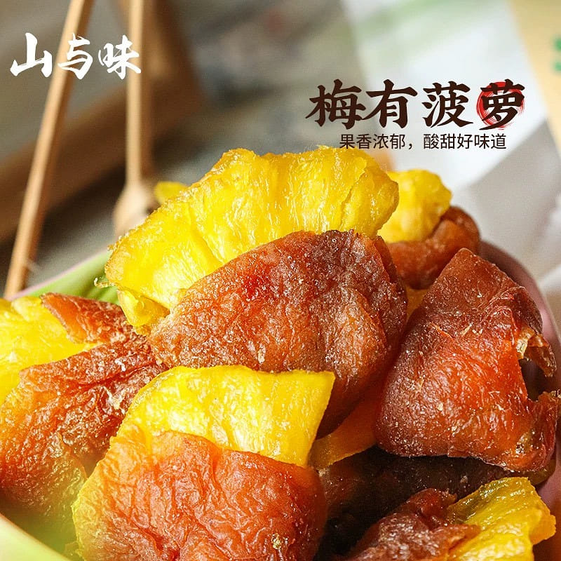 Green plums stuffed with dried pineapple slices 100 그램
