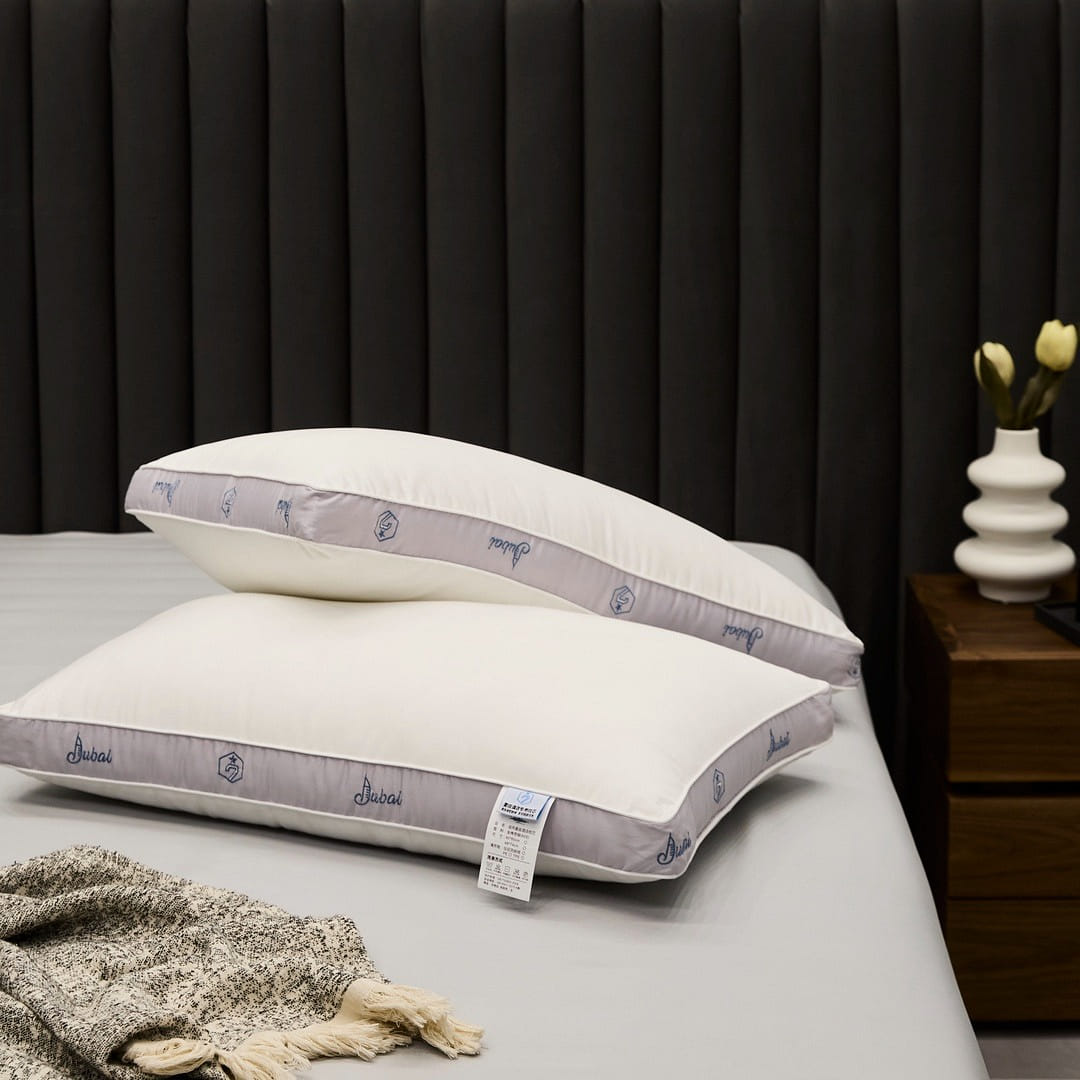 Dubai Yacht Seven Star Hotel Pillow standard 1 개