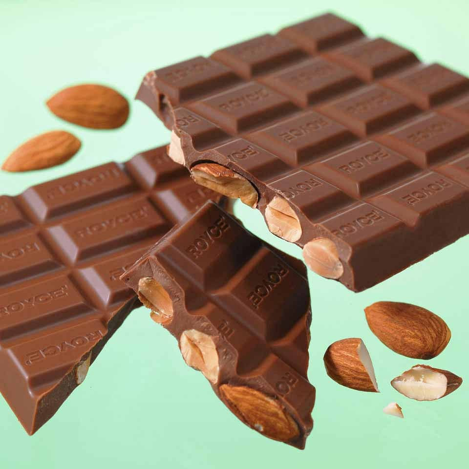 日本直送」ロイズ・アーモンド入り板チョコレート 125g箱入り