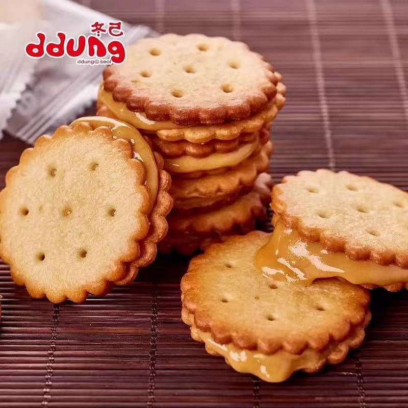 Salted egg yolk sandwich malt biscuit casual snack 106 กรัม