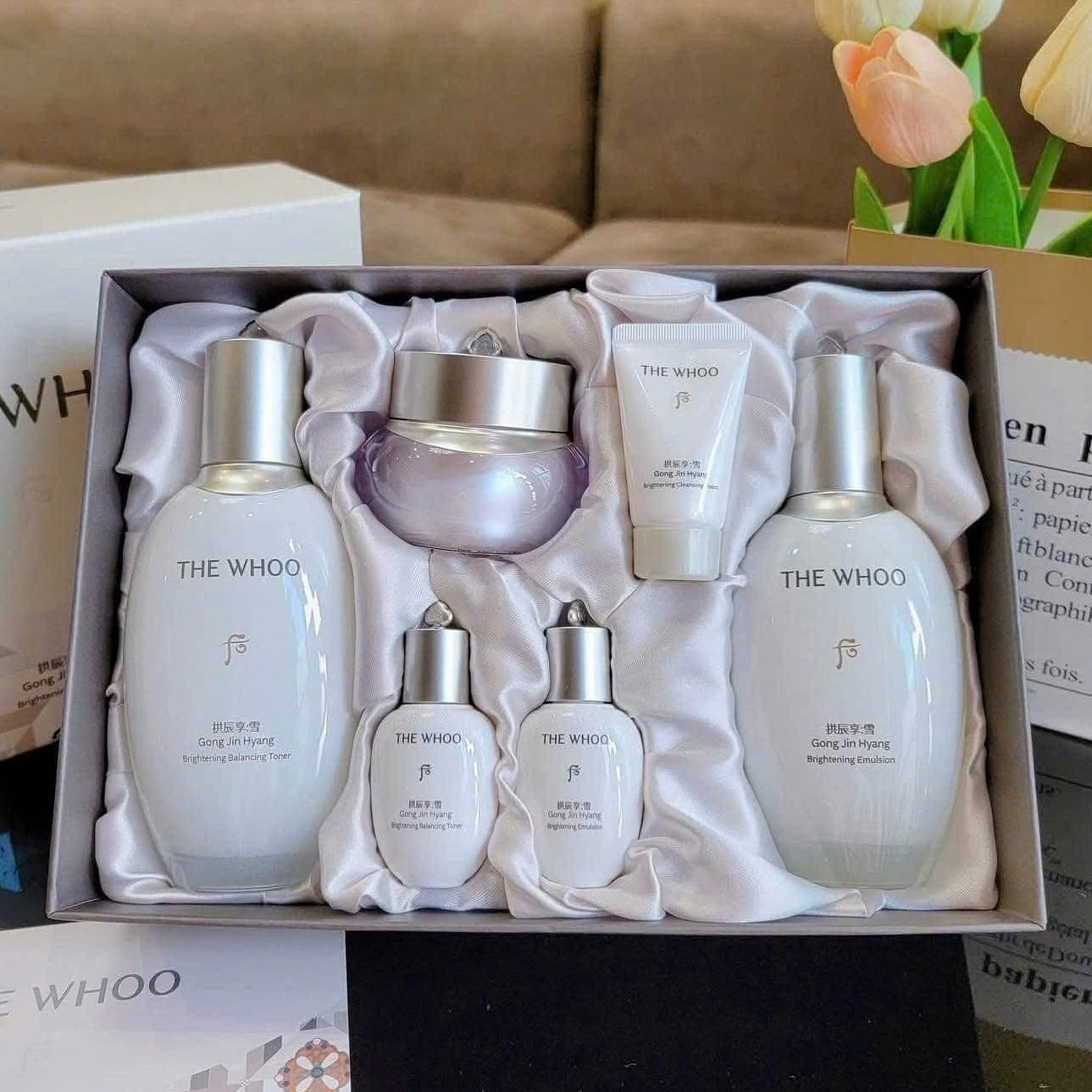 The Whoo Gongjinhyang Radiant White Renewal Set 1 box