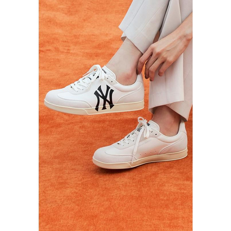 Korea Direct - MLB Korea Unisex Squeeze Shoes NY Yankees Ivory 265(M8.5-W9.5) 1 count