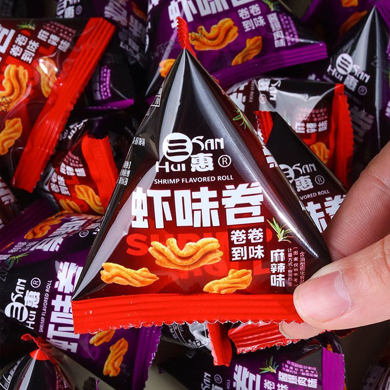 Eight-clawed shrimp flavor rolls are crispy and puffed snacks, and Haidilao has 10 count