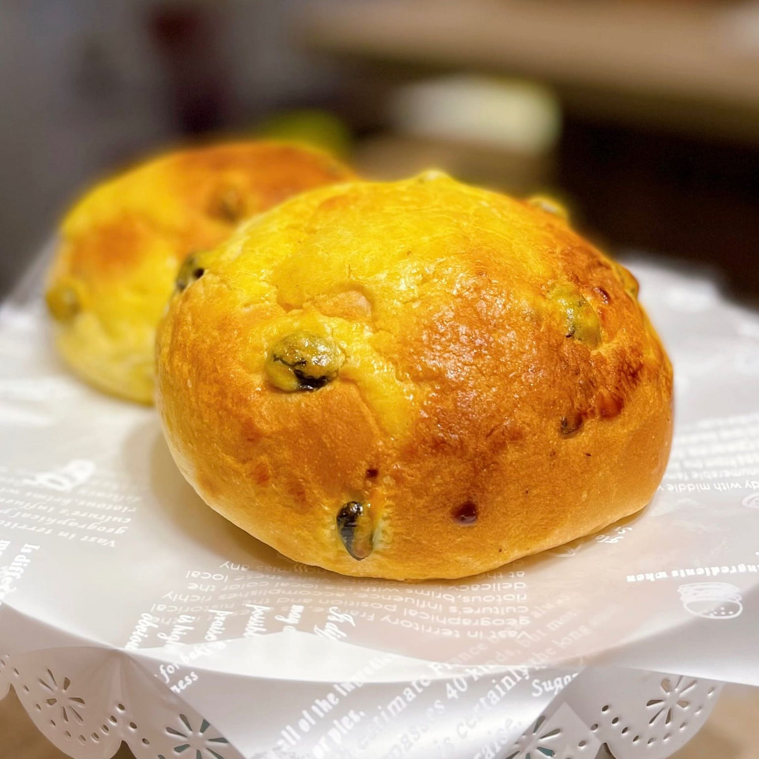 Butter Crumble Raisin Bun 1 count