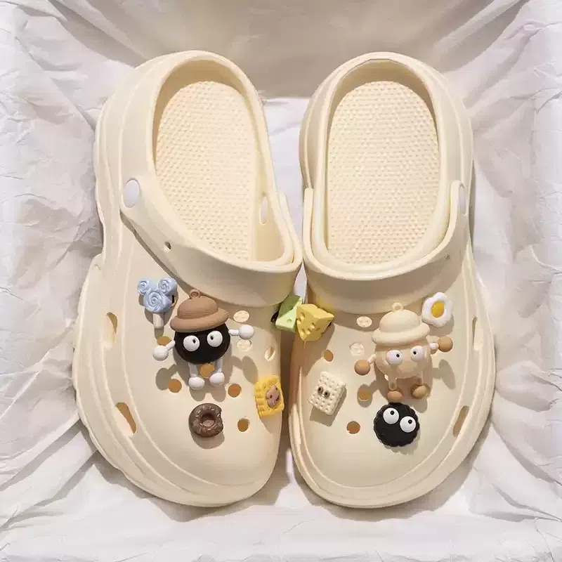 Summer sandals, beach shoes and slippers 1 pair 1 box