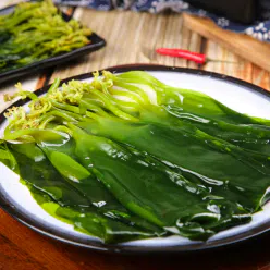 Fresh and bright kelp sprouts are tender non-premium fresh sprouts hot pot ingredients, small kelp sprouts, salted cold salad and wakame 500g* bag 500 g