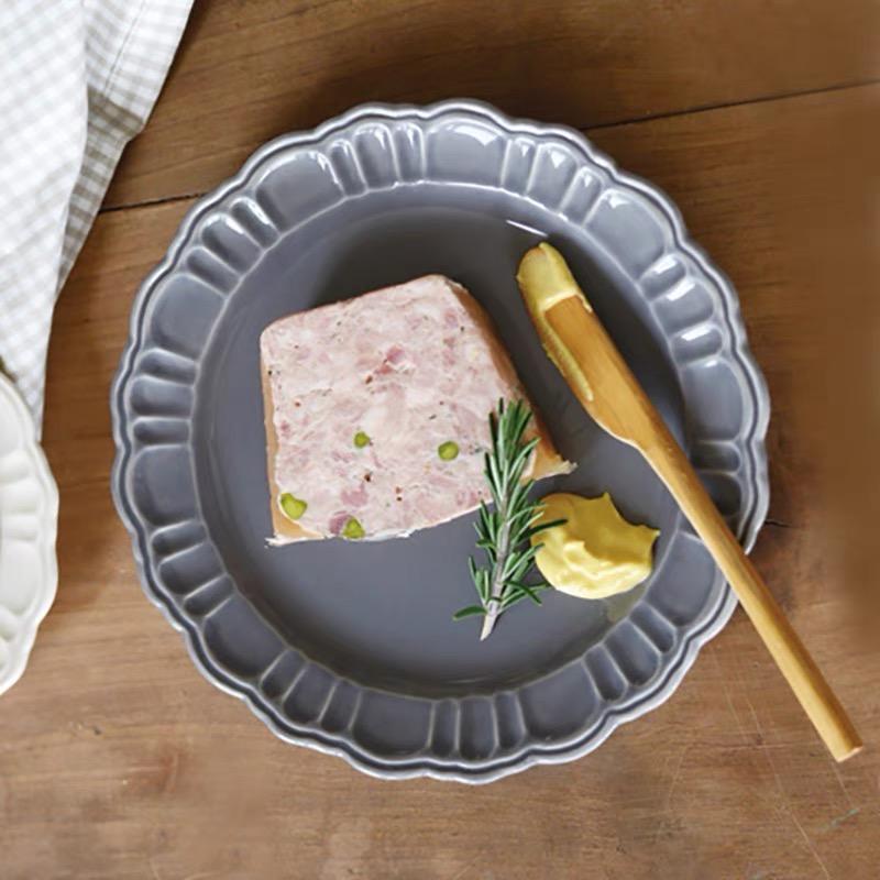 Studio M Pomponner Series Plate