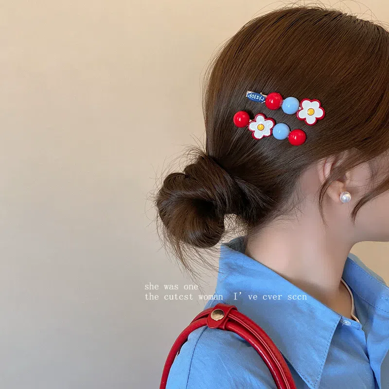 One pair of flower hair clips 30 g