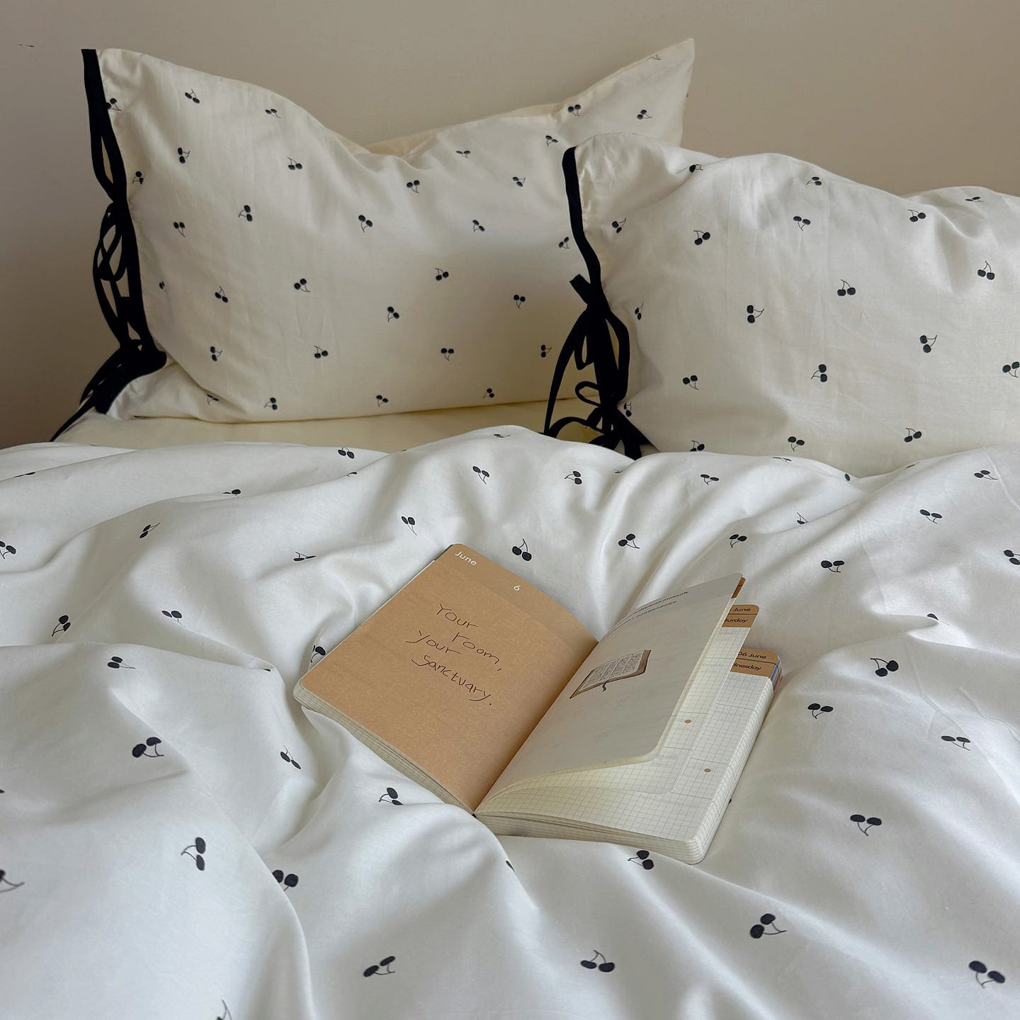 Serene Prints Bedding Set(Fitted)Black Cherry-Q 2000 g
