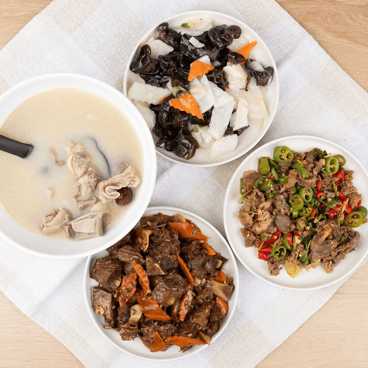 Combo 1(Pork&Chicken Soup, beef, lamb, appetizer) 1 個