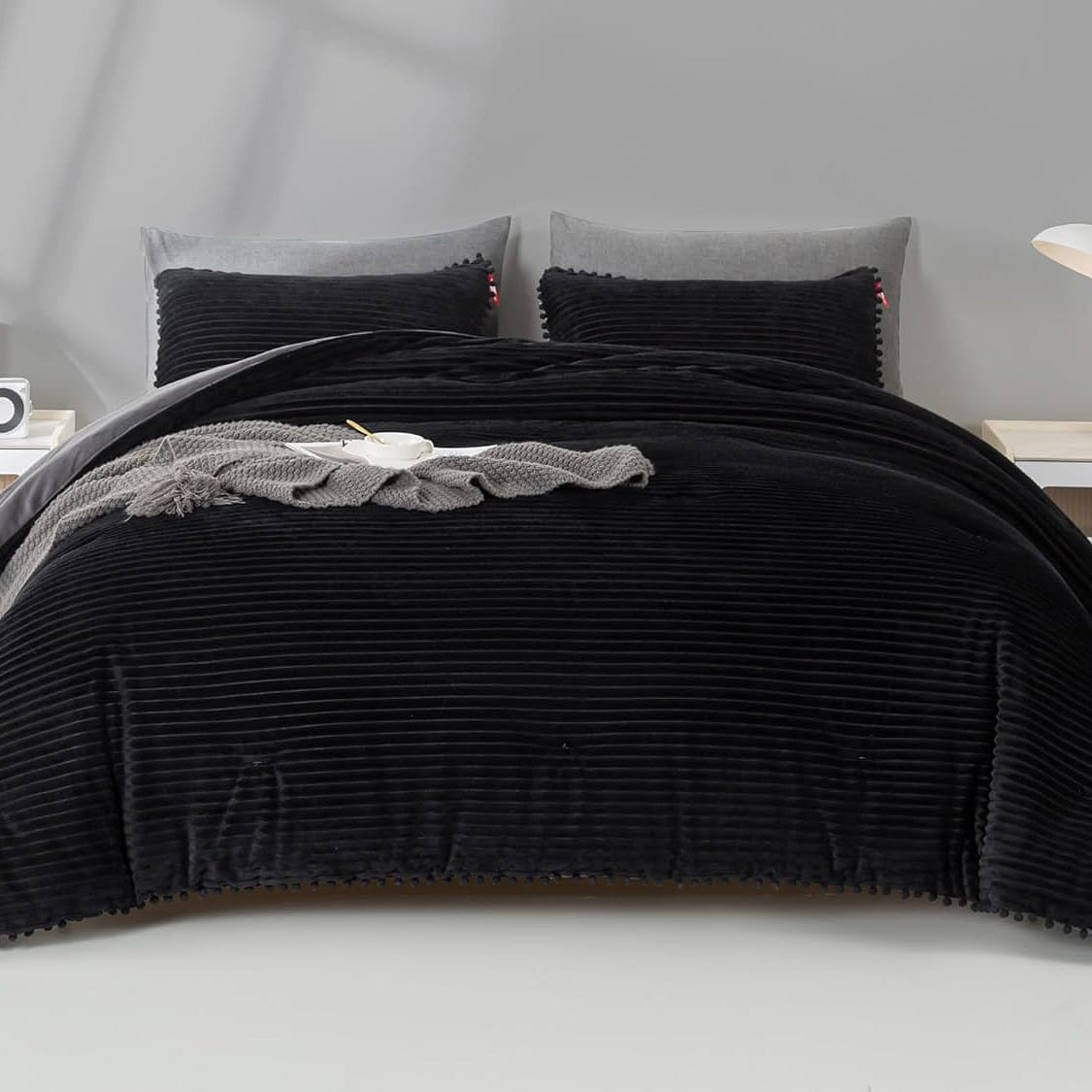 Black 3-piece Set -Q comforter :229*229cm*1 Pillowcase :51*66cm*2" 1 ส่วน