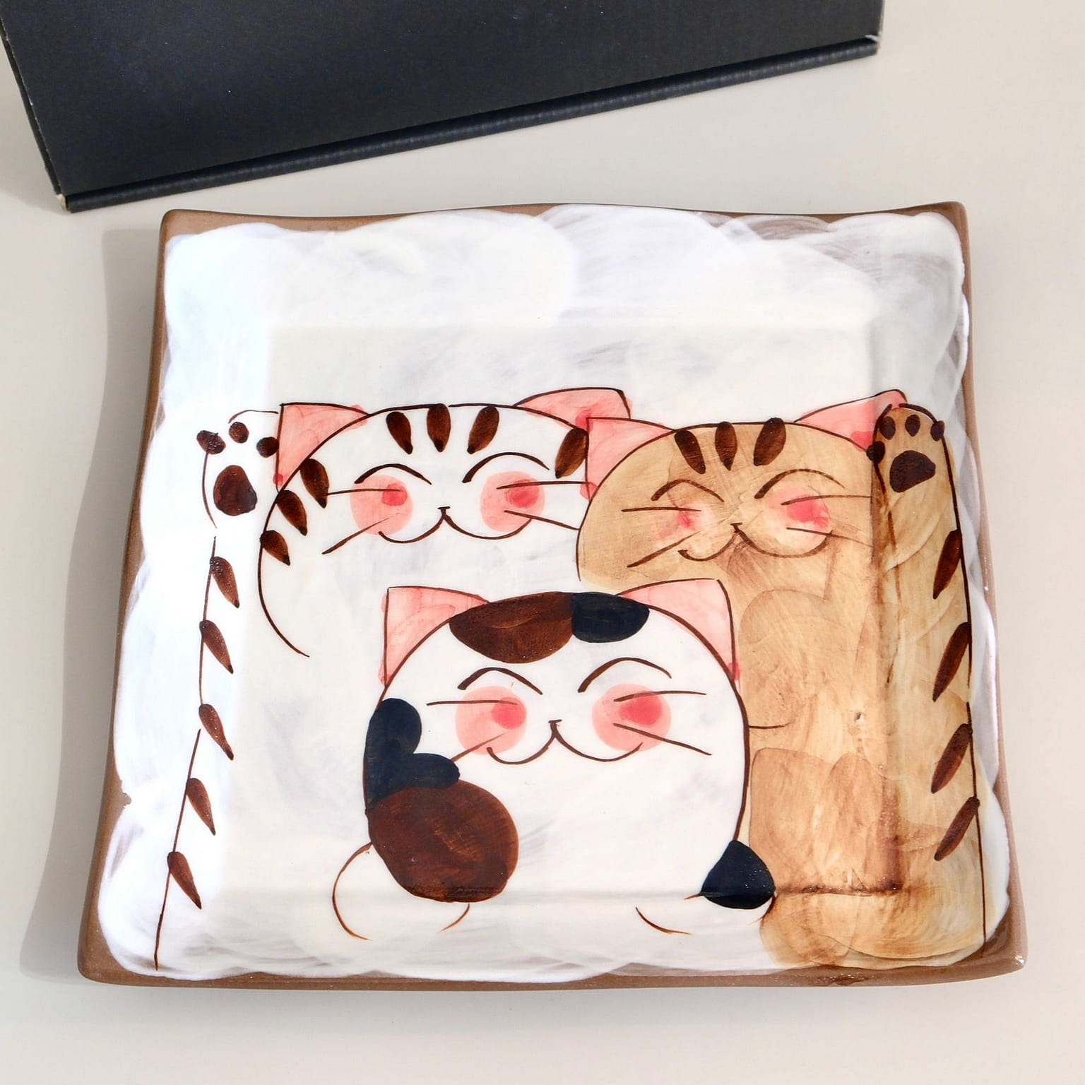Hasami ware Kitty 17.8cm Square Plate (Gift Box) 1 count