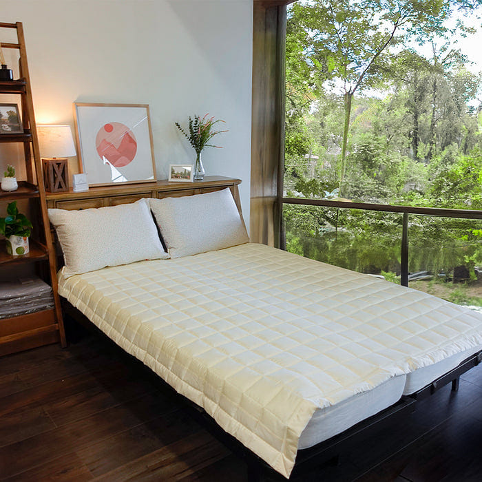 mumooroom Cotton Satin Mattress Pad with Elastic Band- CREAM (US Queen) 1 ส่วน