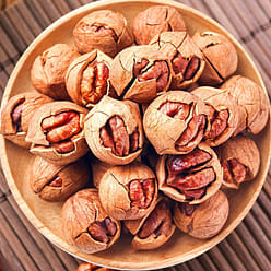 Lin'an hand peeled walnuts 1 can