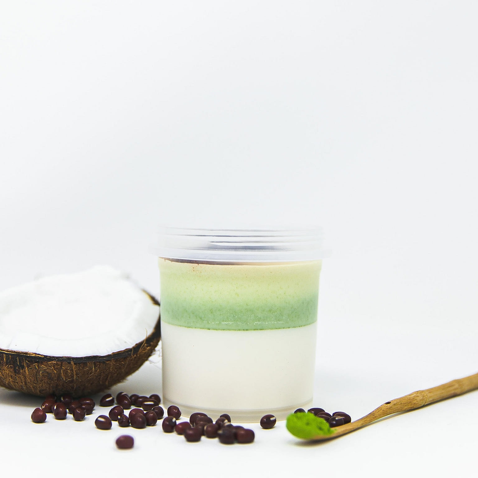 Natilla de coco con matcha y frijol rojo 1 unidad(es)