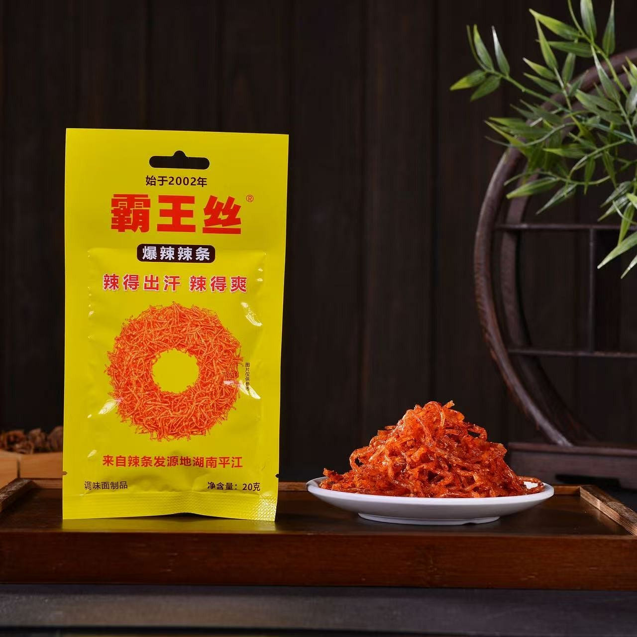 BaWang Si Spicy Strips with Spicy Gluten 20 g