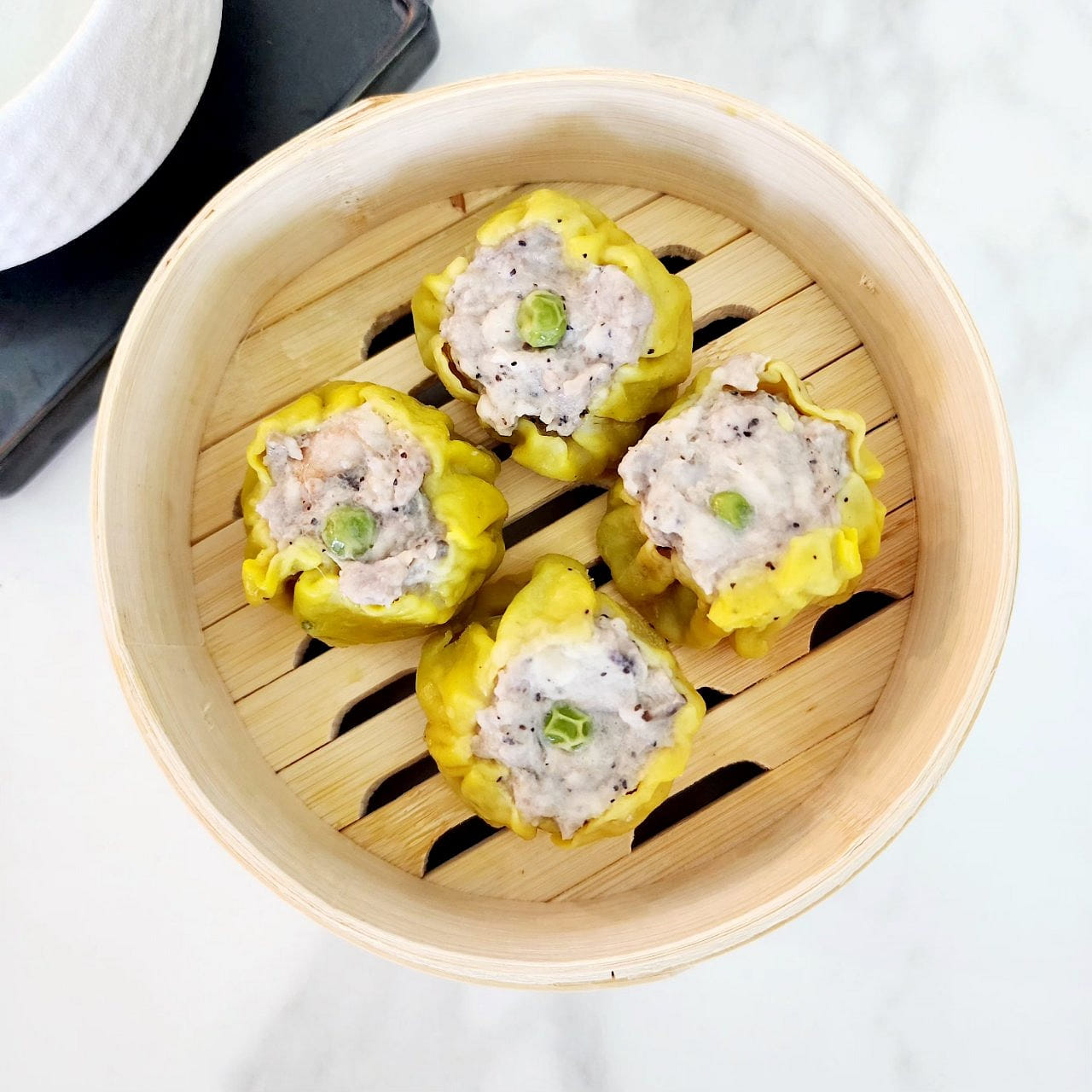 Dry steamed siu mai with pork, shrimp and mushroom 133 กรัม