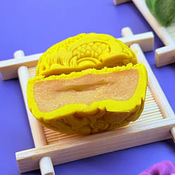 Peach Matcha Blueberry Cranberry Durian Mooncake 360 g